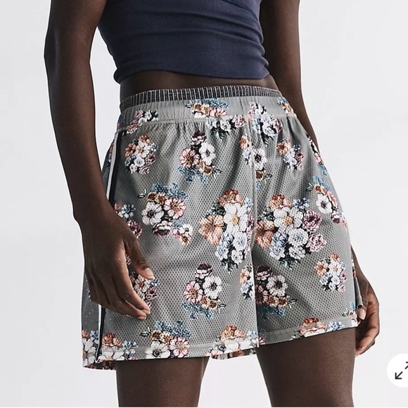 FP Movement by Free People Pants - Free People When In Venice Printed Shorts in Granny Floral Motif Size M. NWT